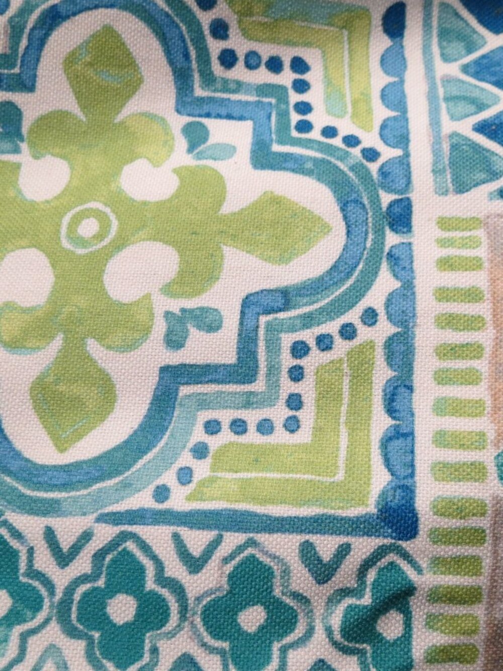 Floral 70“round tablecloth Cynthia Rowley indoor/outdoor